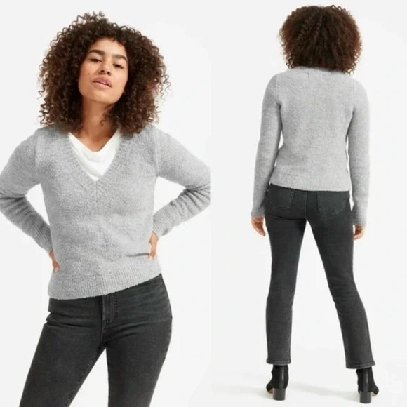 Everlane Sweaters - Everlane The Teddy V-Neck Sweater in Soft Gray, size Small